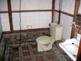 トイレの内部（旧八幡郵便局）